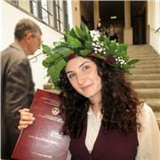 Laureata in Giurisprudenza all'UCSC e diplomata in RIM offre lezioni di diritto, economia politica, inglese, spagnolo, italiano